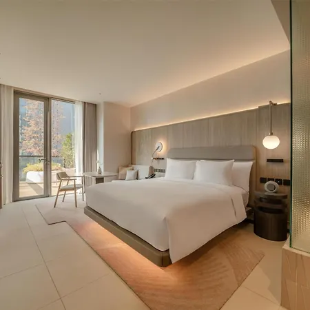 Kromo Bangkok, Curio Collection By Hilton