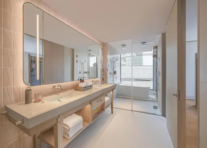 Kromo Bangkok, Curio Collection By Hilton Hotel