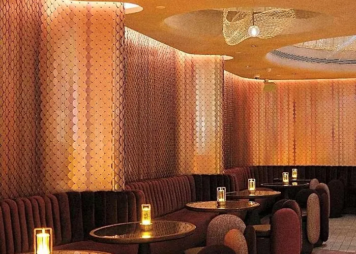 מלון Kromo Bangkok, Curio Collection By Hilton בנגקוק
